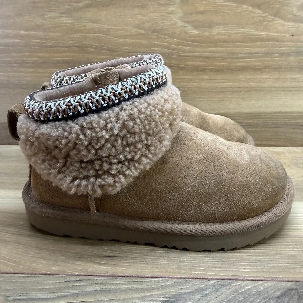 UGG Ultra Mini Maxi Curly Sherpa Boots Little Girls 12 Chestnut Suede Zip Cozy